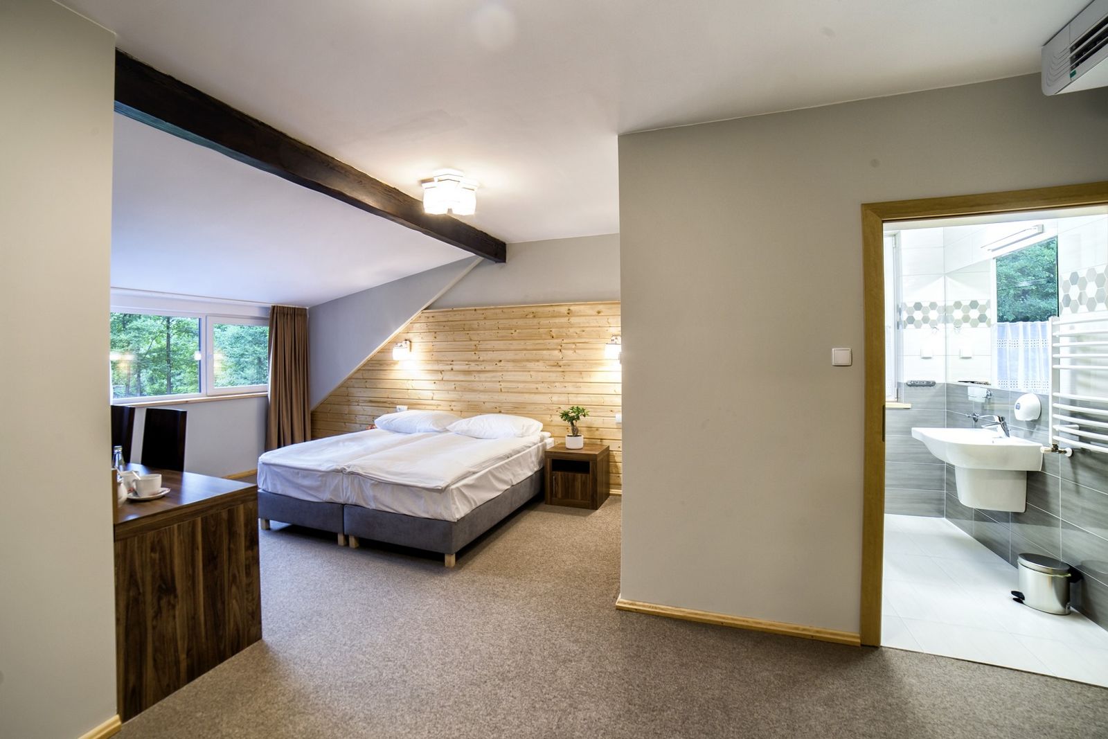 Comfort Superior room – view of the bed and the entrance to the bathroom.