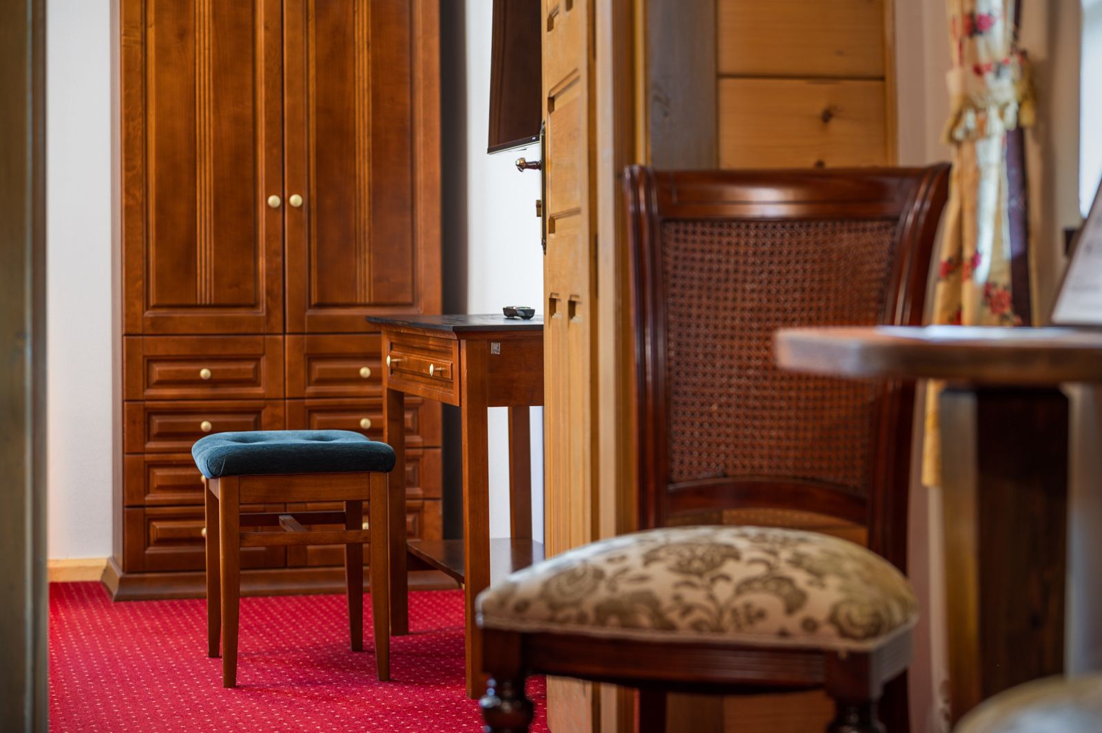 Superior Studio – wardrobe, dressing table, and a stylish chair.