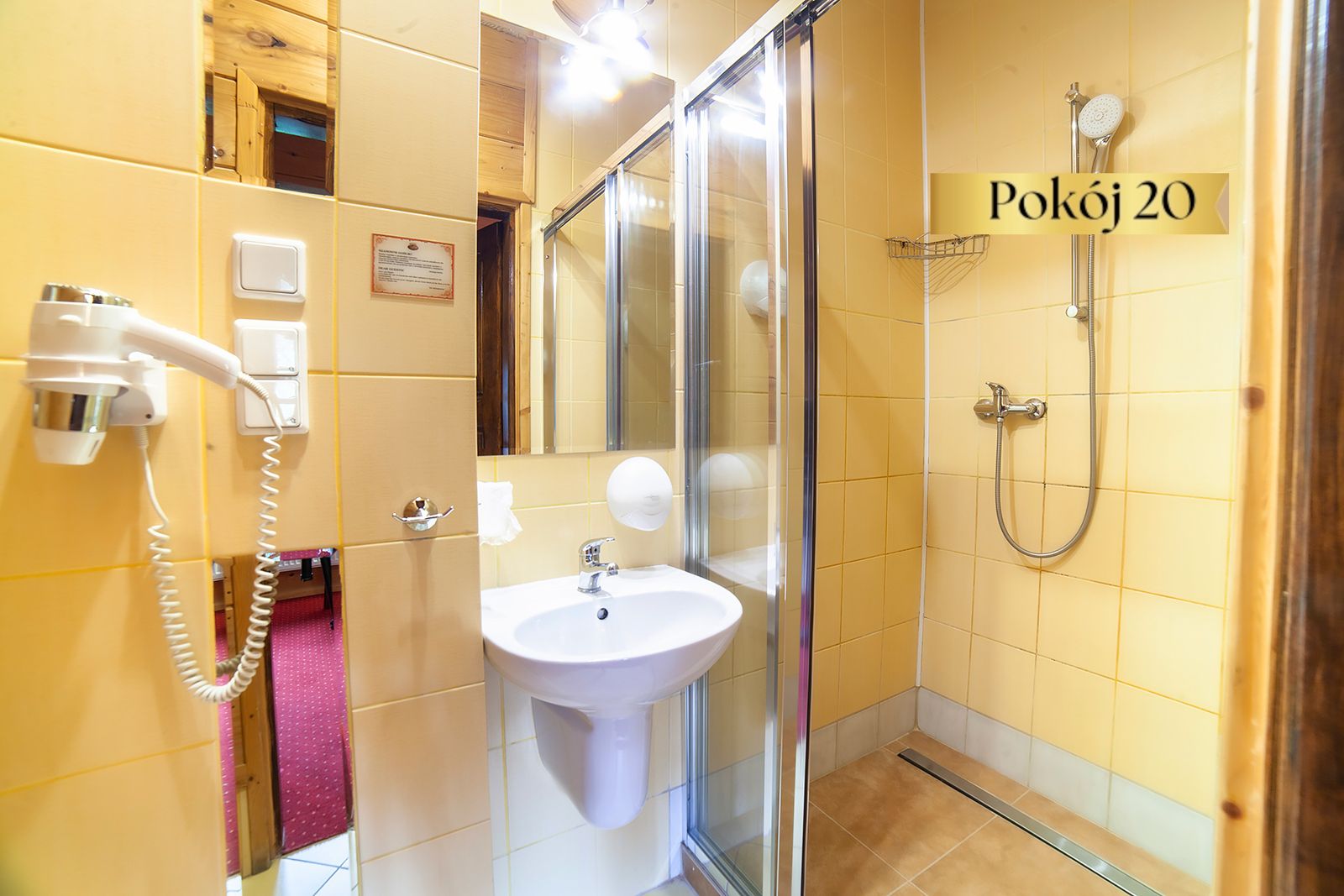Łazienka z prysznicem w pokoju Standard Plus nr 20