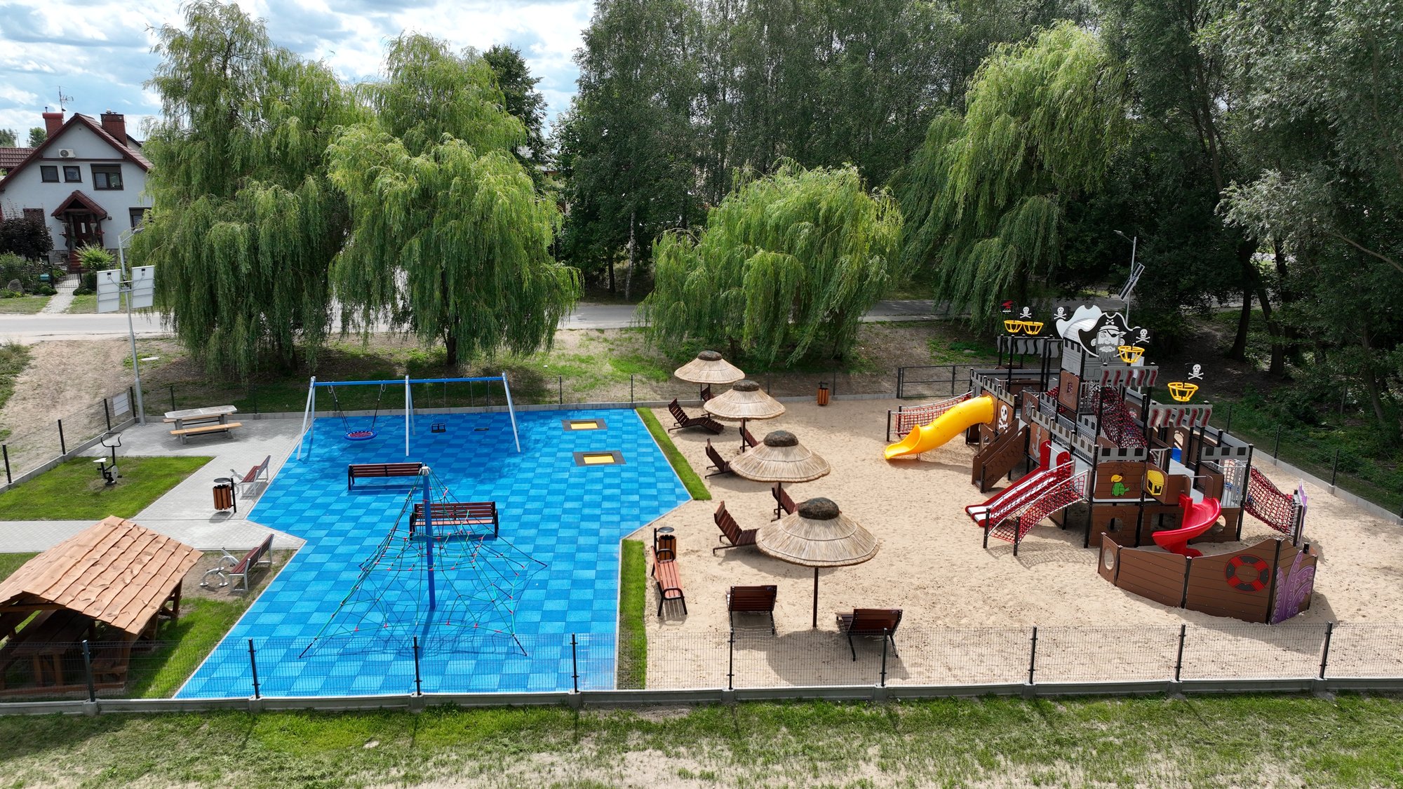 Piracki plac zabaw w Brzoziu