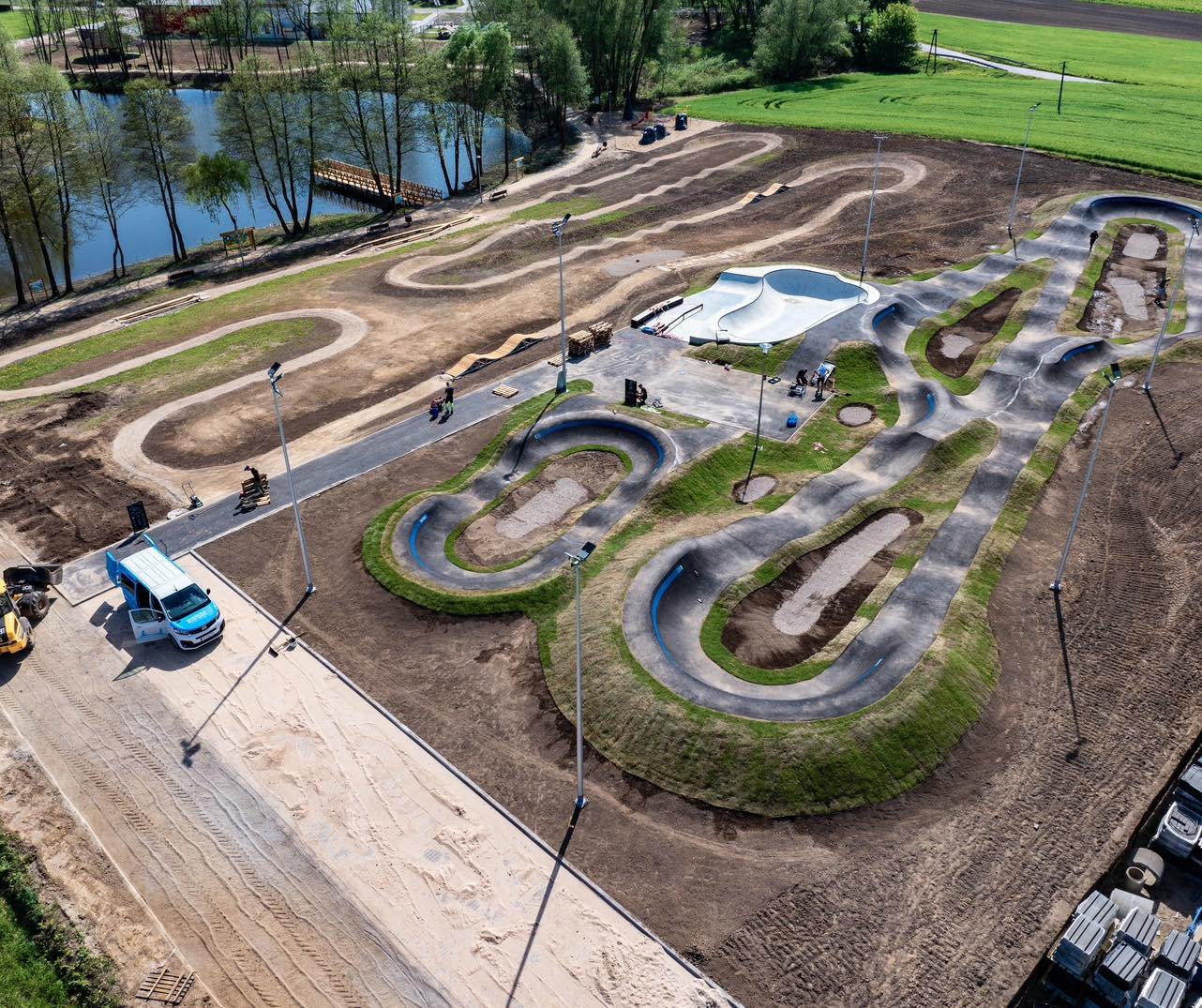 Pumptrack w Bike Parku w Brzoziu z lotu ptaka