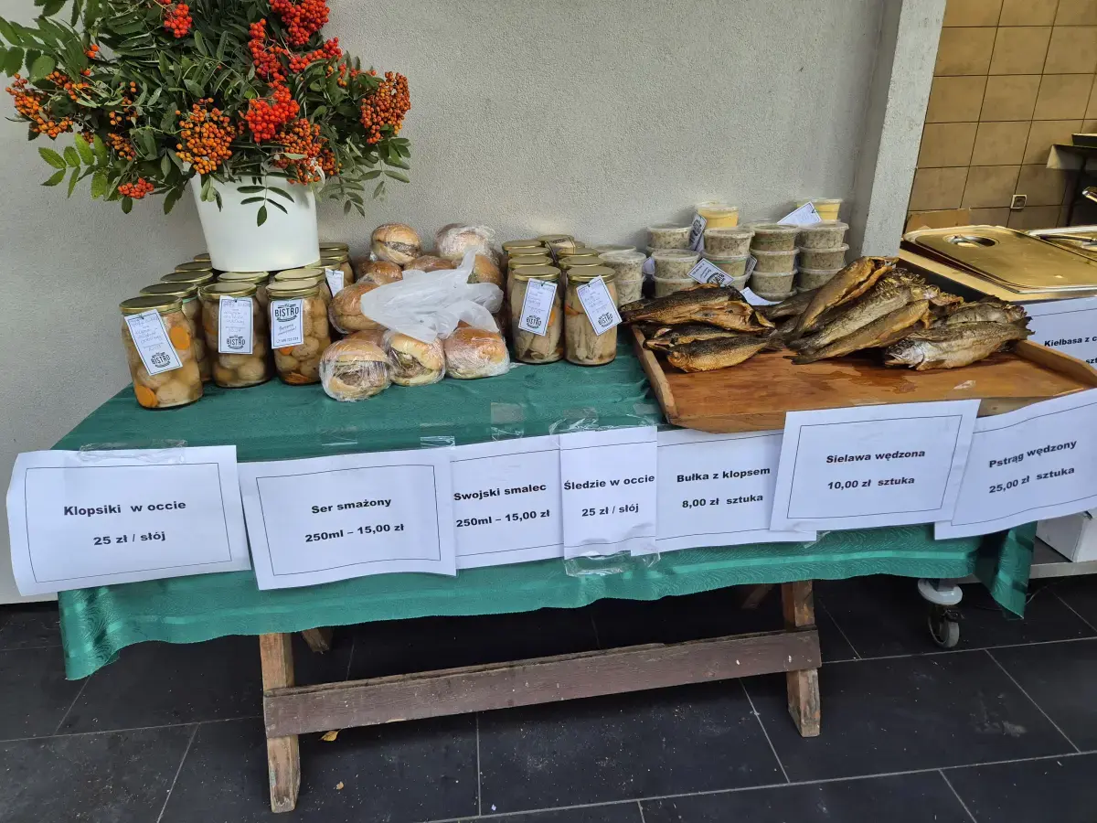 Sklep i bistro na terenie Stanicy Wodnej PTTK w Bachotku