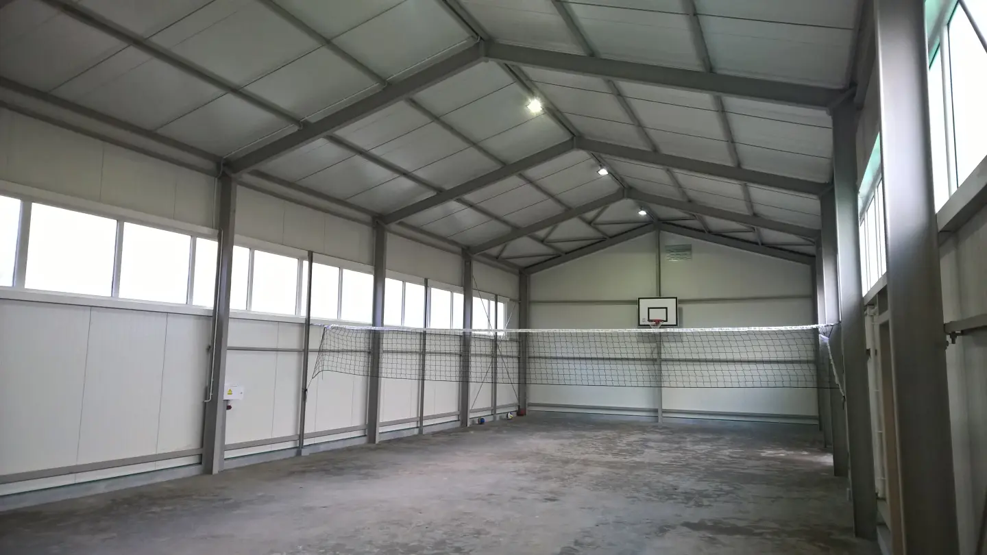 Wnętrze hali sportowej w Stanicy Wodnej PTTK