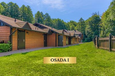 The Osada I building at Wapionka Manor features ground-floor rooms with entrances from the lawn.