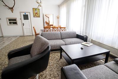 A living room with a sofa and a coffee table at Hajduczek in Górzno.