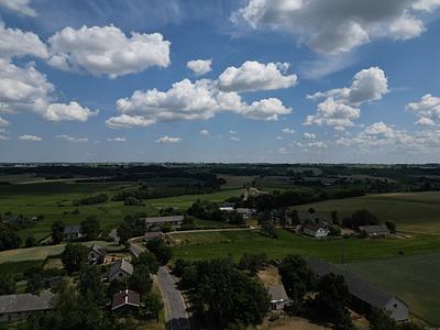 Panorama pól i wzgórz w Łapinożu, gmina Osiek