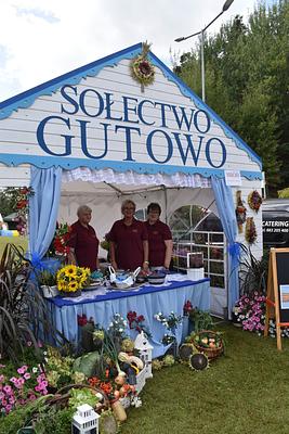 Stoisko sołectwa Gutowo na Święcie Miodu w Bartniczce