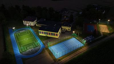 Oświetlone boiska w Szabdzie nocą