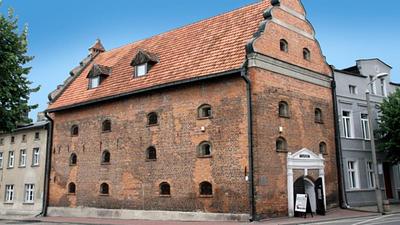 The Renaissance granary in Brodnica – the seat of the Museum and Centre for Ecological Education.