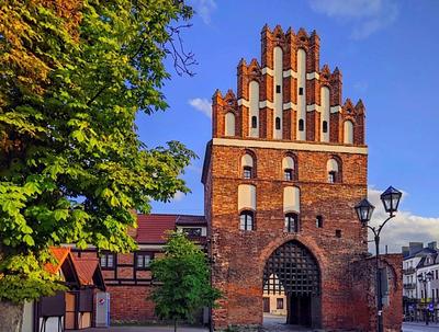 The Gothic Chełmińska Gate in Brodnica – home of the Brama Gallery.