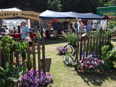 Stoiska sołectw na Święcie Miodu w Bartniczce