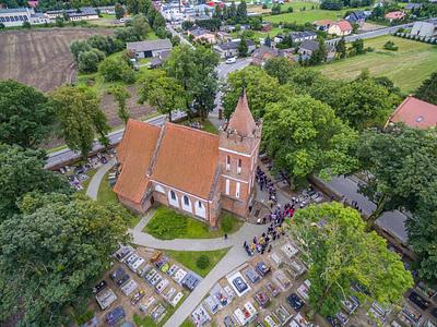 Gotycki kościół św. Jakuba Apostoła w Bobrowie z lotu ptaka